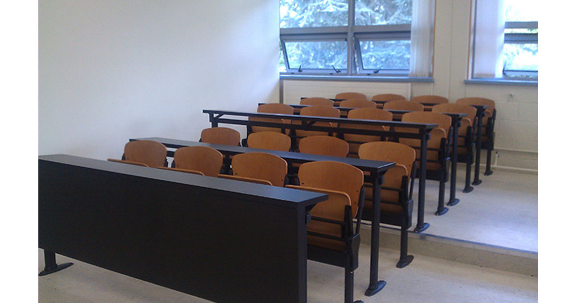 lecture-hall-commercial-bench-seating-w-arms-cortina-img-07