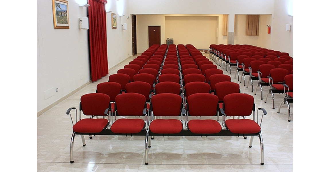 lecture-hall-commercial-bench-seating-w-arms-cortina-img-09