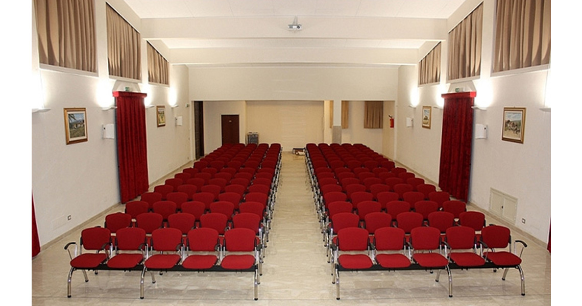 lecture-hall-commercial-bench-seating-w-arms-cortina-img-10