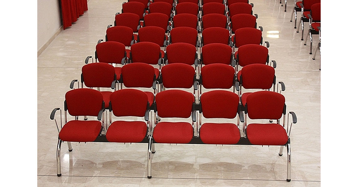 lecture-hall-commercial-bench-seating-w-arms-cortina-img-11