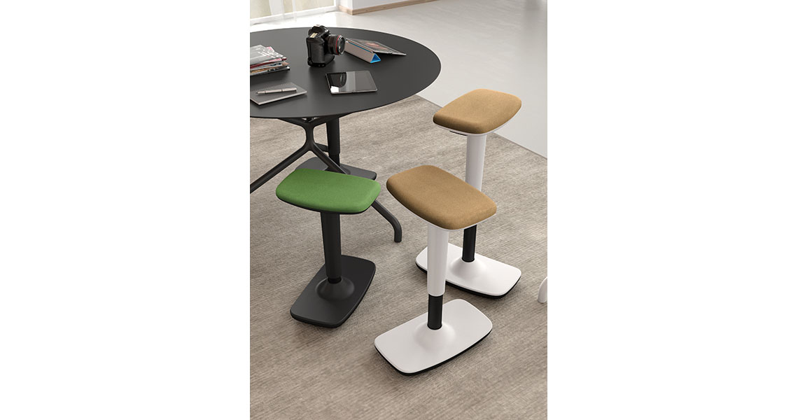rocker-stool-w-ergonoic-sit-f-stand-up-workstation-twist-img-08