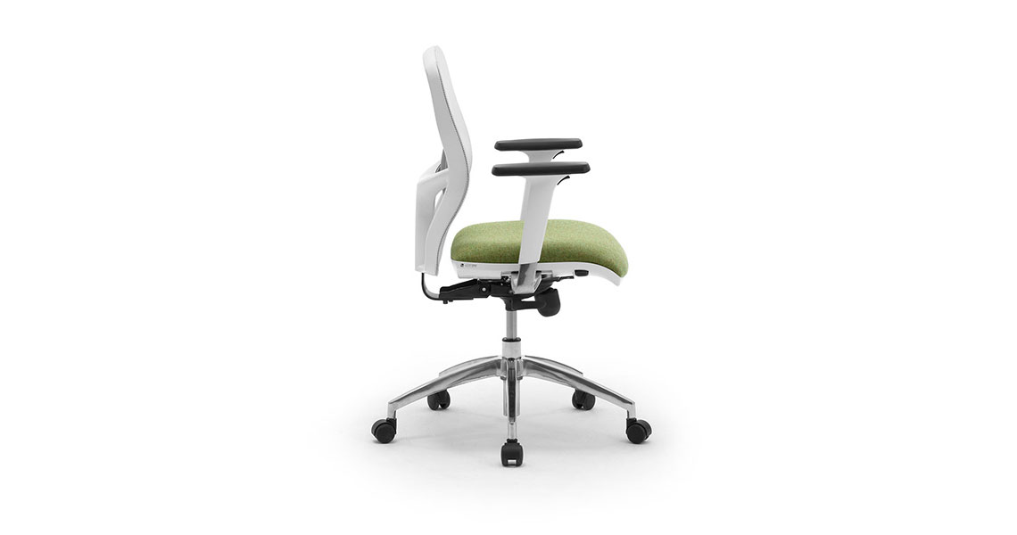 white-or-grey-task-office-chairs-w-mesh-sprint-re